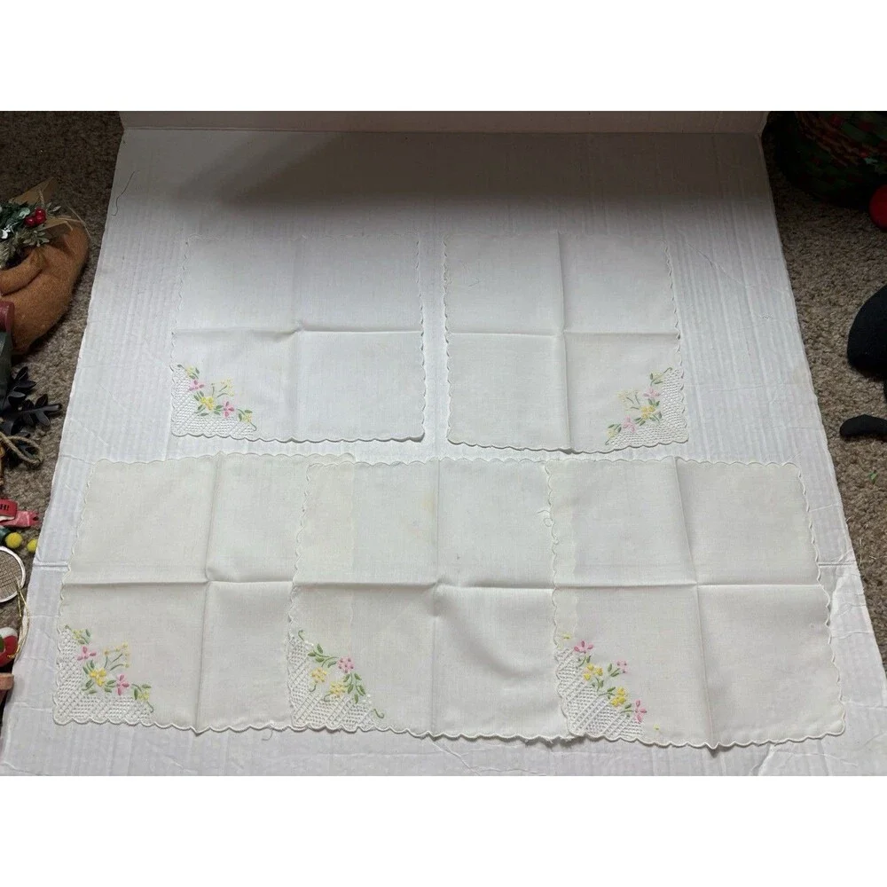 Vintage Embroidered Napkins Set 18 Floral Lace Crochet Scalloped Edge